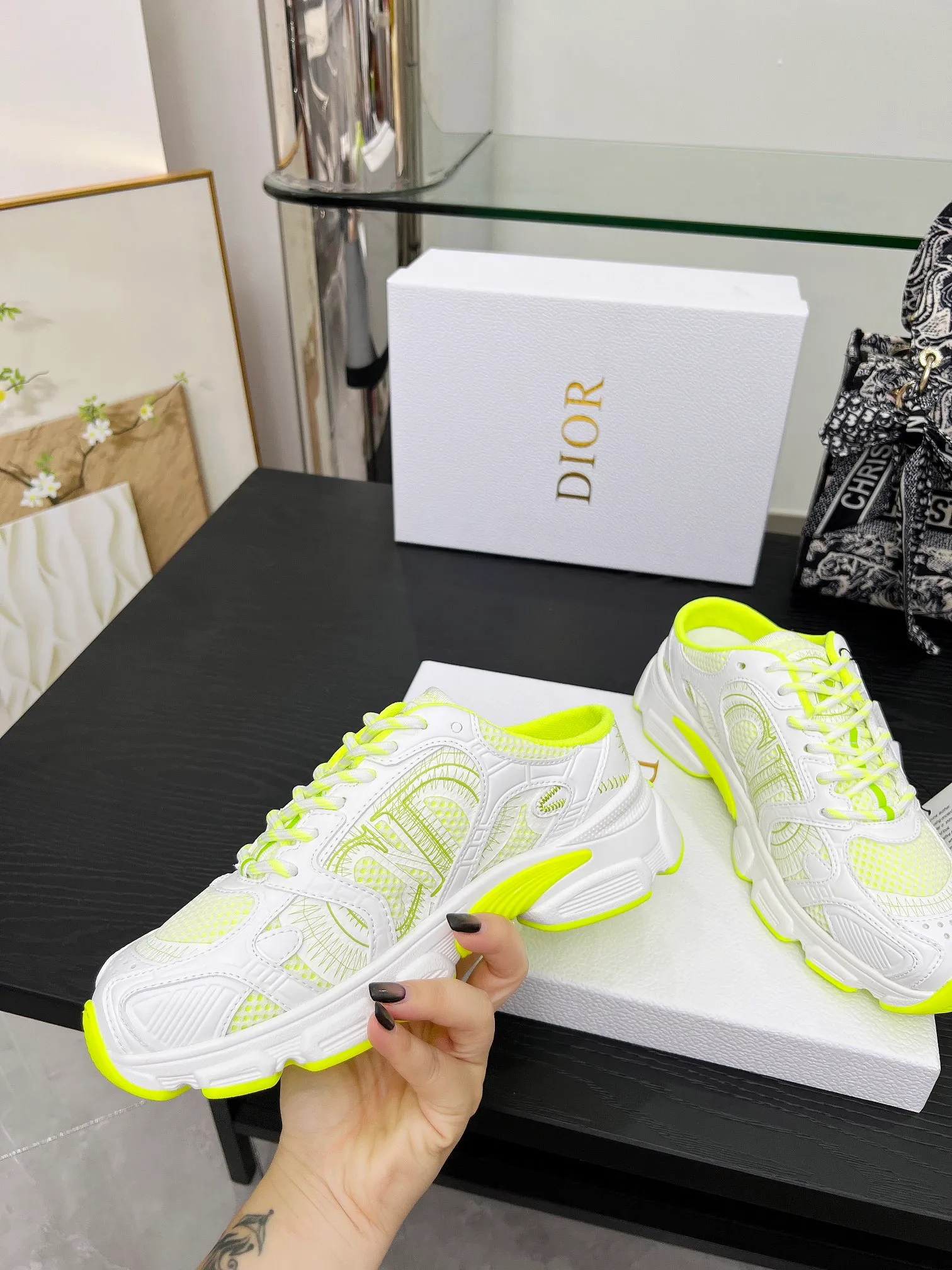 p560🐮🐮This Dior Chrono sports half slipper reinterprets running shoes with Dior's haute couture style. Gray mesh fabric is paired with tonal suede calfskin panels, the CD logo on the side, the star patch on the tongue and the Dior logo on the heel, all in classic fine detail. Featuring two-tone laces and a lightweight sole with star graphics, they can be worn year-round. Size: Women’s size 35-41 (35/42 can be customized) Men’s size 40-46 (men’s version is being printed) Color: 12 colors available